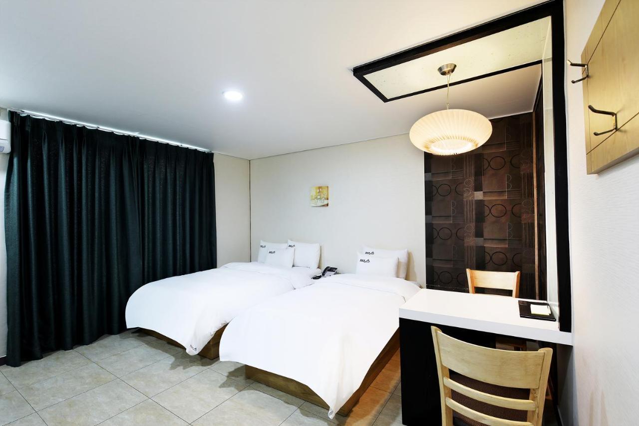 White Tourist Hotel Jeonju Exterior foto