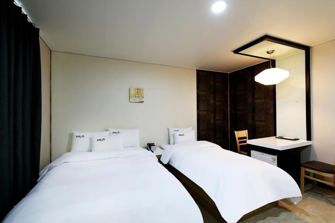White Tourist Hotel Jeonju Exterior foto